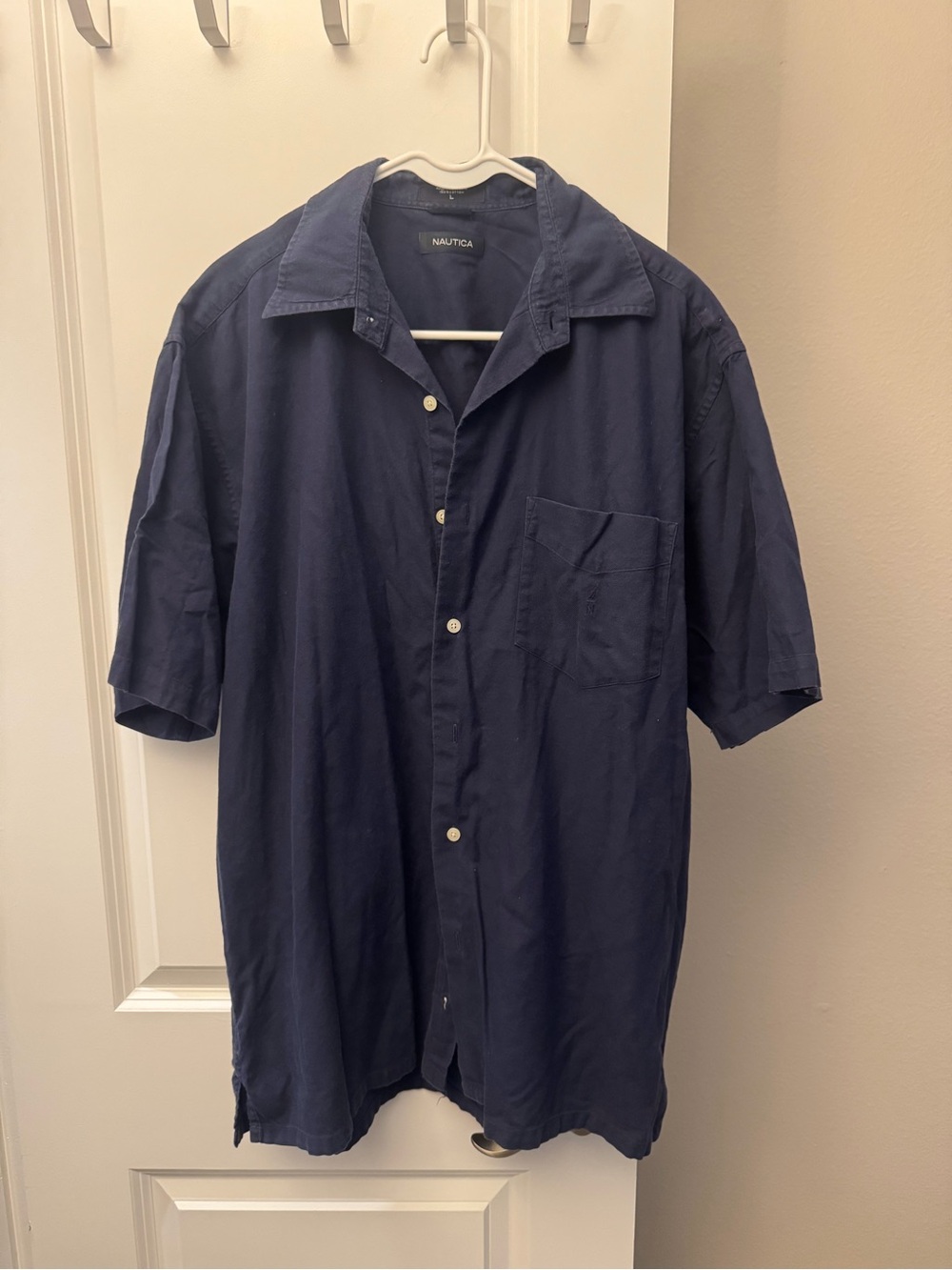 Nautica Men's Short Sleeve Button-Down Shirt in Navy Blue